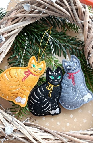 Felt cat embroidered - cat, christmas