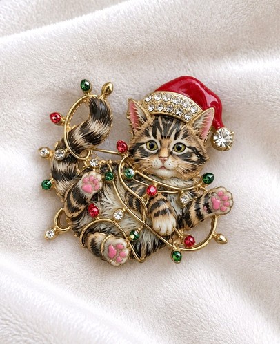 Christmas tabby cat brooch - tabby,